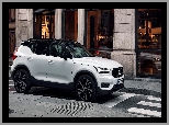 Białe, Volvo XC40